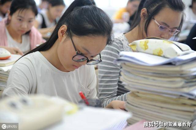 北大|看到他的笔记本，网友感慨：能考北大应该的北大722分状元