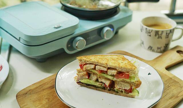 怎样做三明治好吃简单的视频 4c9f6e0fd4a24bfb82174d6bebf099fc.jpeg