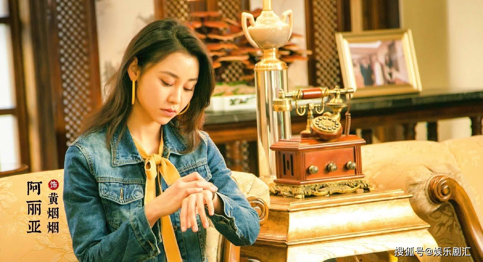黄什么吕成语_黄裙子搭配什么上衣图(3)
