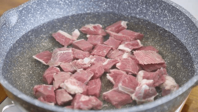 牛肉怎么切块大小一样 ed83728a84e548bba972b1471a389e48.png