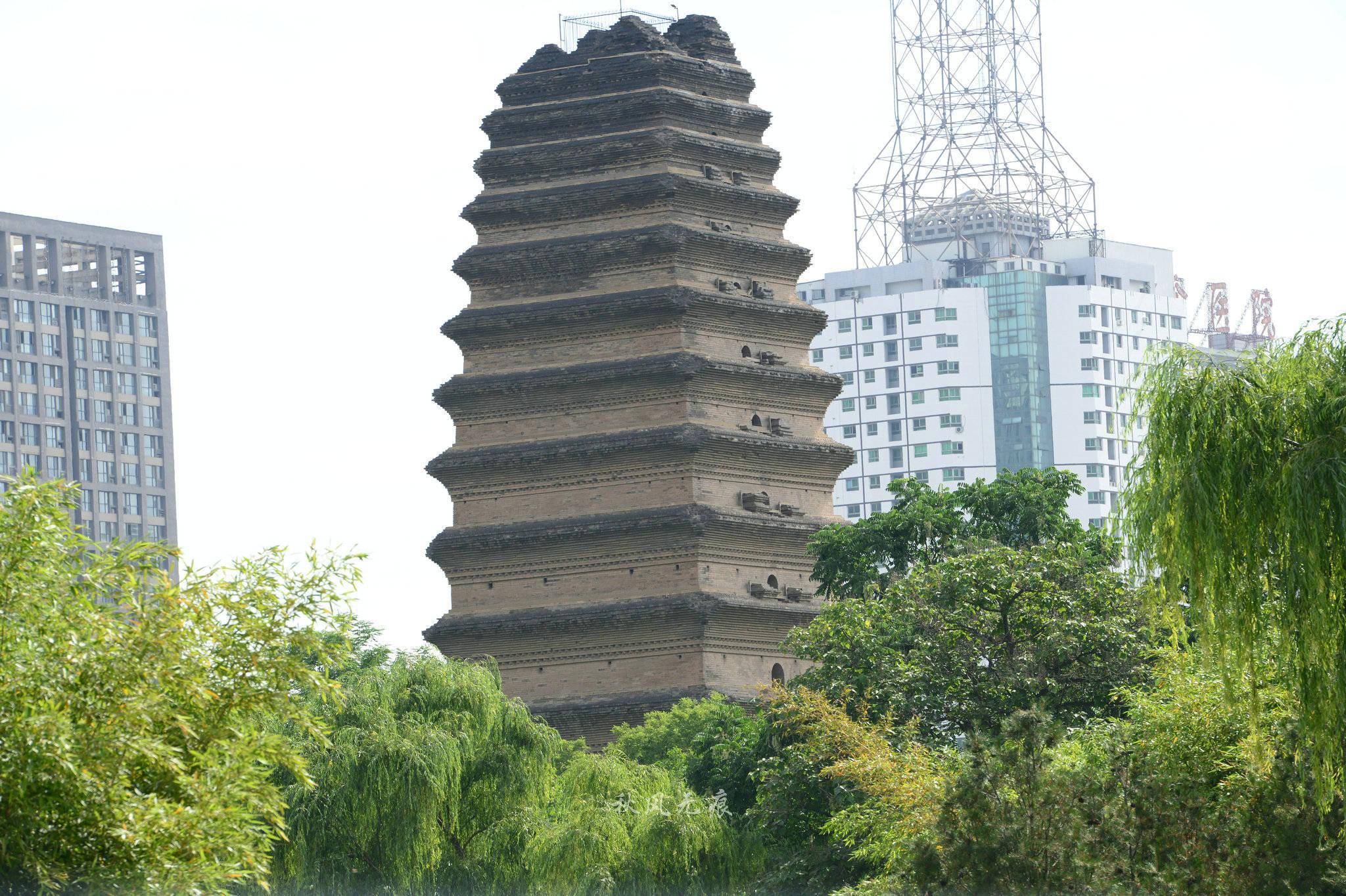 远眺小雁塔 步履永宁门 沐浴在城墙根的西安夏风里 护城河