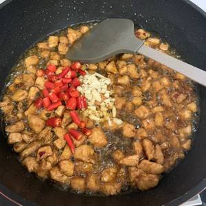 家常鸡肉菜谱辣子鸡丁简单美味营养炒鸡下饭适合夏天
