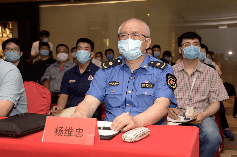 东城区城管执法局副局长杨维忠出席