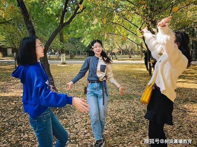 曹雨佳|个个神仙颜值！这个学霸宿舍：同寝室三姐妹携手保研名校