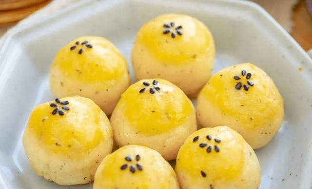 如何做蛋黄酥好吃又简单 9814297a1c214d7da84cc118fe404214.png