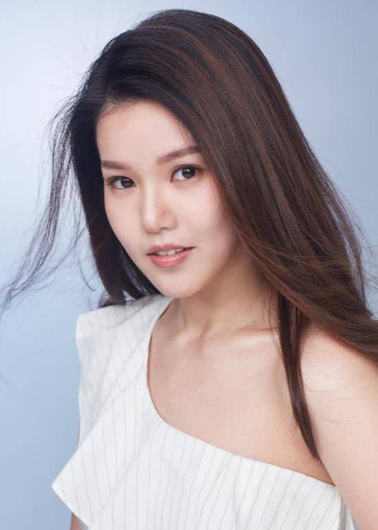 60岁港星文雪儿自揭患癌史，离婚独自养女压力大