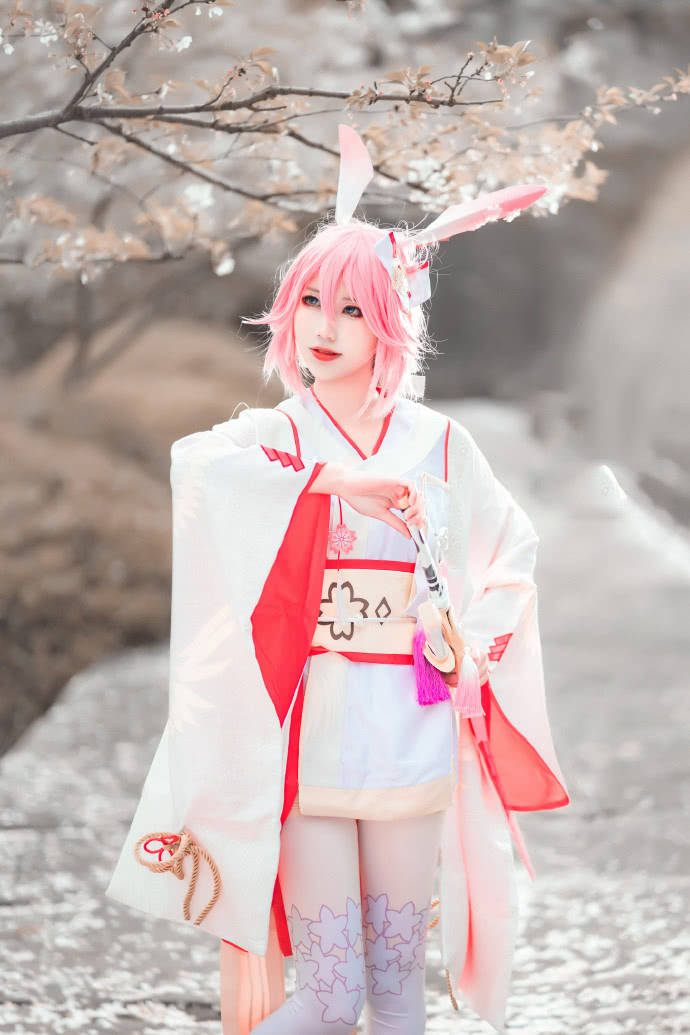 崩坏3 cos,八重樱-无垢莲华:天气不错,舰长可以陪我练剑吗?