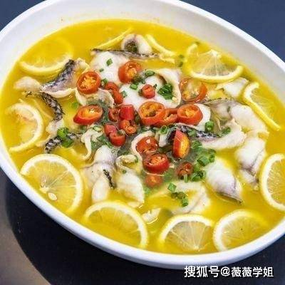 金汤柠檬鱼酸菜鱼是重庆江湖菜的经典名菜,在遵从重庆菜麻辣鲜香的