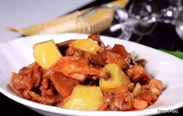 原创美食推荐:土豆焖鸭腿,鸡丝木耳,蛋黄焗南瓜,红烧鸭子