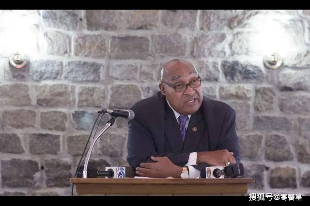 为什么打砸抢中餐馆？“中餐馆从不雇黑人！”？