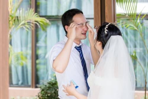 记录最美婚礼！30对抗疫医护集体婚礼在海南举行 