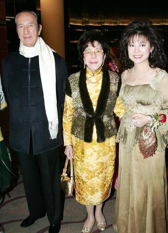 赌王99岁亲姐何婉鸿:守寡43年后,与赌王四太有一场"隐形的交易"?