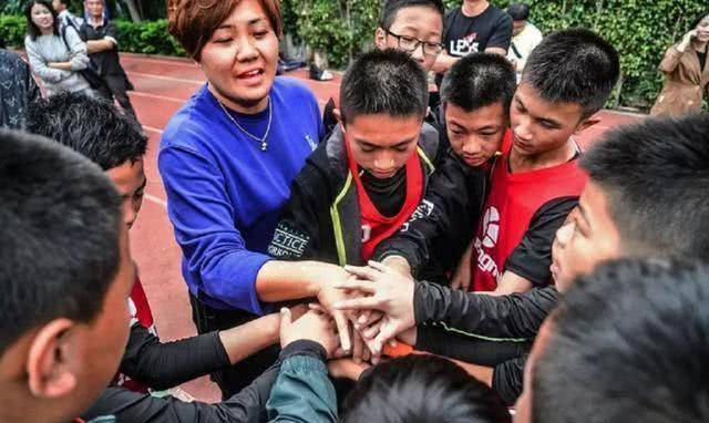 作弊被抓后大学生大学生坠亡 学校有责任