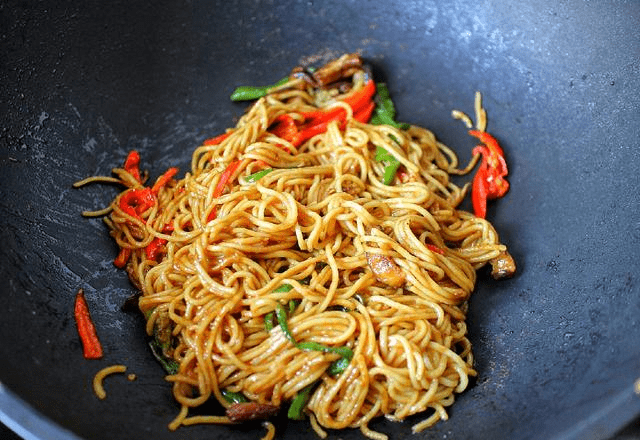 如何做炒面条简单又好吃 96c5264b43aa4524a753d0628b4ca19d.png