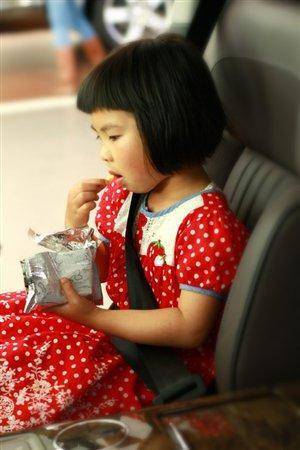 如何给女生系安全带 de7212814be449c982098ca6844223d0.jpeg