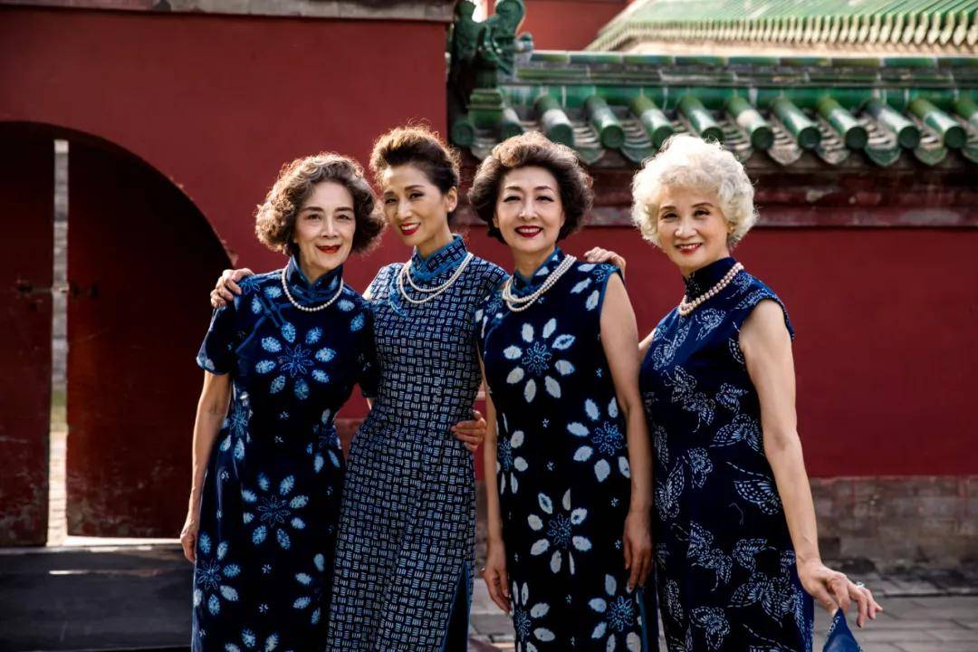 时尚奶奶组合,从左至右依次为王星火,林玮,孙洋,王念文.