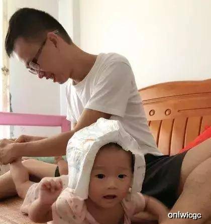 原创逗比爸带熊孩子爆笑瞬间,记住千万不要让逗比老爸带娃 原创逗比爸带熊孩子爆笑瞬间,记住千万不要让逗比老爸带娃