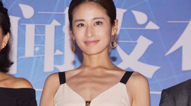 一步步变美的女孩子们：石原里美研究妆发，周