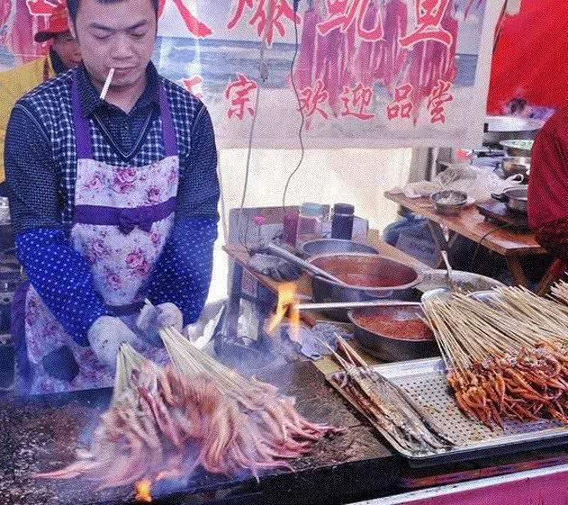 却没有祖传的秘笈. 卖水果? 却没有甜过初恋的货源. 做铁板烧?