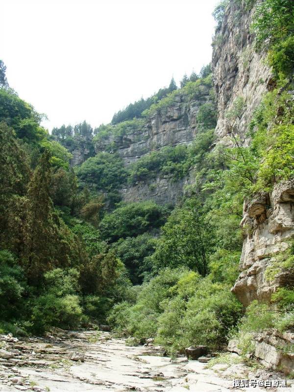 济南周边徒步穿越路线:龙洞风景区