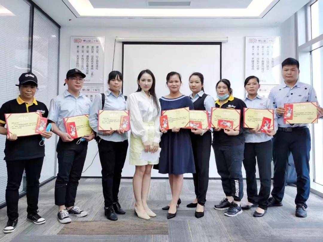 原创从华为离职开出260家网红店，美女老板竟成螺蛳粉“盟主”