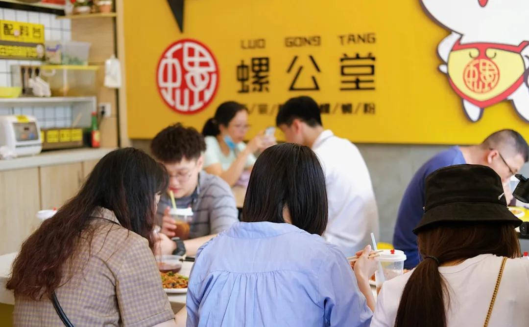 原创从华为离职开出260家网红店，美女老板竟成螺蛳粉“盟主”