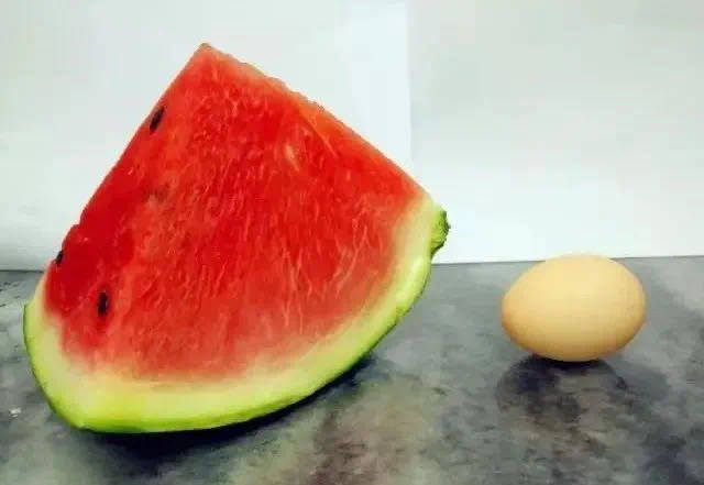 所以,西瓜作为日常水果中的一种,每天吃100g西瓜,血糖控制更好!