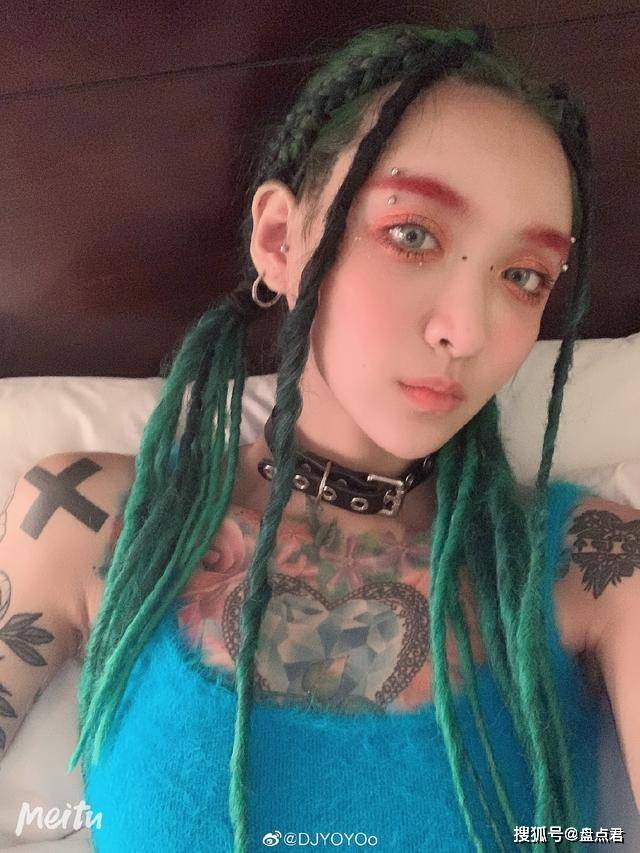 女孩全身多处纹身,霸气外露,你能接受吗?