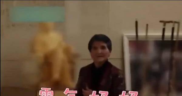 黄圣依为何能挤掉杨子前妻,安迪奶奶给出了答案