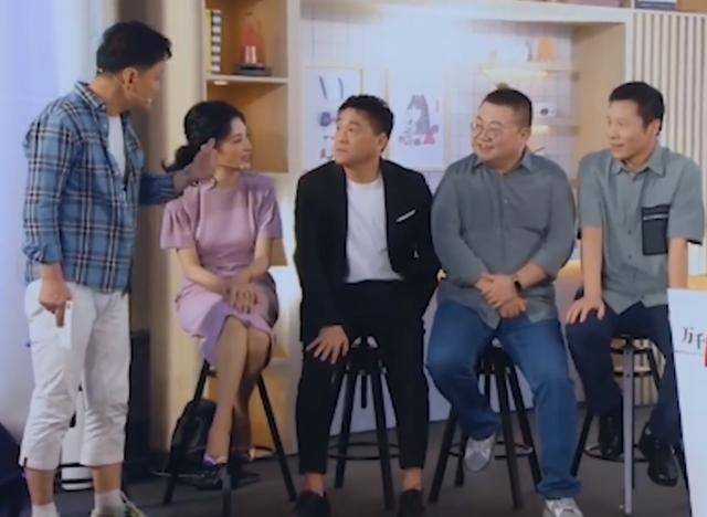 前央视一姐周涛罕现身！无意透露二婚生活，却