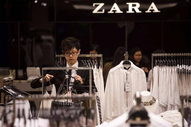 Zara关店1200多家！亏了32.7亿转电商，网友：实体店清仓打折吗？