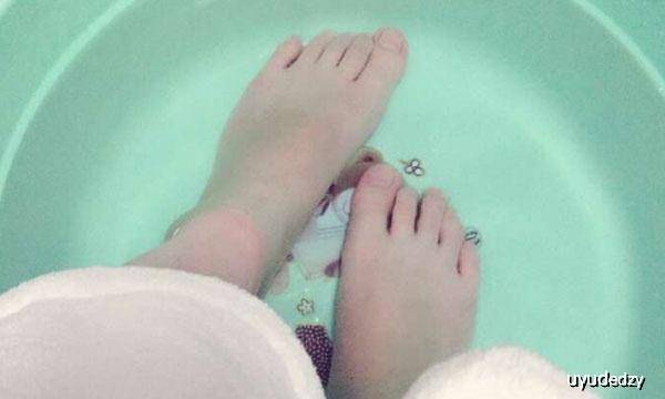 为什么脚一直出汗发凉 4d8b4a674c4044568526bc0dc6503383.jpeg