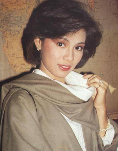 1985年,翁美玲身穿睡袍死在家中,"法医"的一句话"耐人