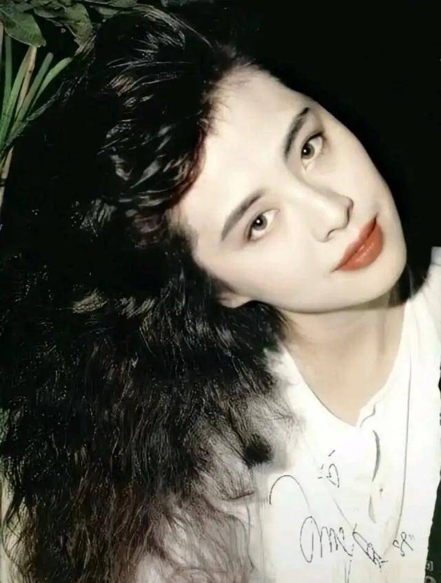 惊艳的美貌惊人图片 3c85949d14154b5f8b237055c8fb05f8.jpeg