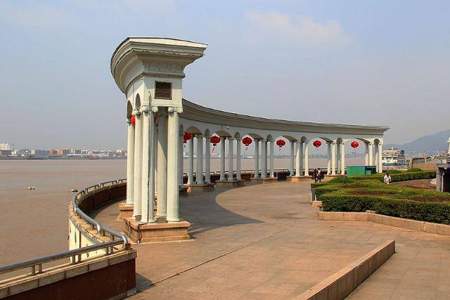 泉厦GDP_中国gdp增长图(3)