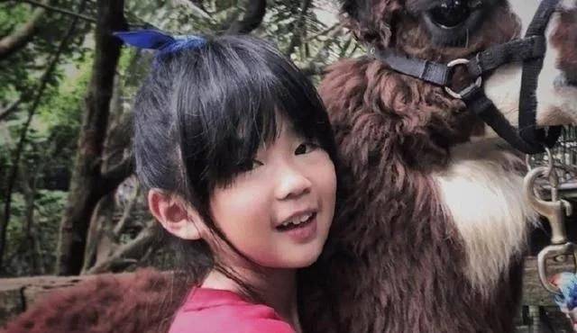 Grace|10岁的她，如今漂亮得不敢认曹格女儿“姐姐”真的变成大姐姐