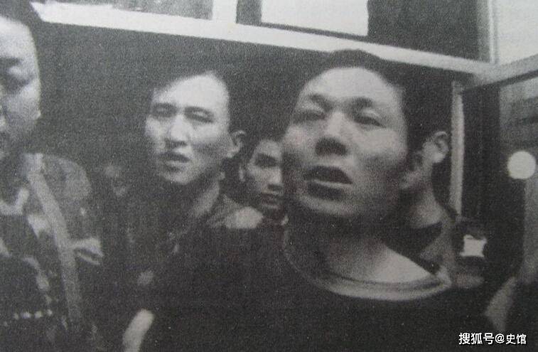 1999年悍匪张君抢劫武广，正遇晚报记者经过，冒