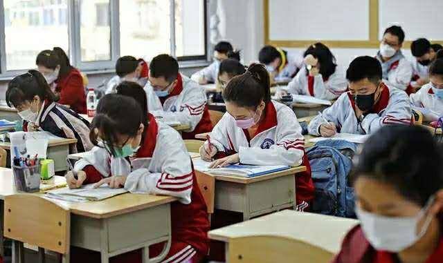 北京教委最新消息：中小学一律停止到校上课，高校学生停止返校！