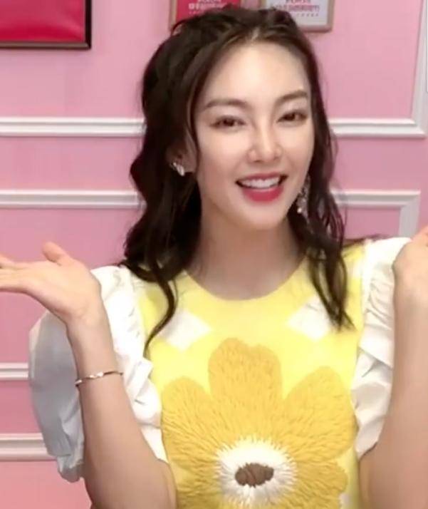 怎么才能当网红或者明星 ef9a0927eb4c4efb9710581b2b4618d0.jpeg