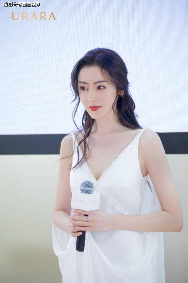 可能因为改年龄这件事情,张天爱痛失了一个翻红的机会.