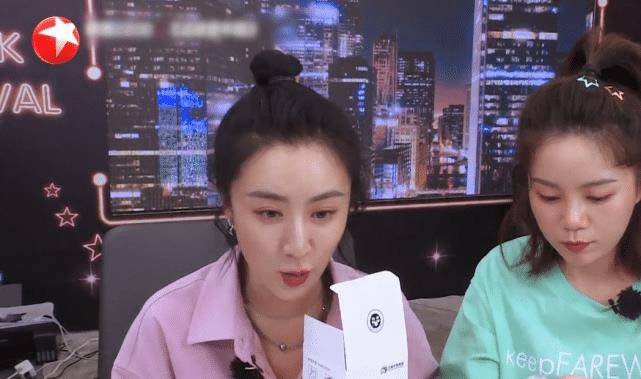 薇娅直播幕后:楼道堆满商品无处下脚,几十个人拿着东西排队等着
