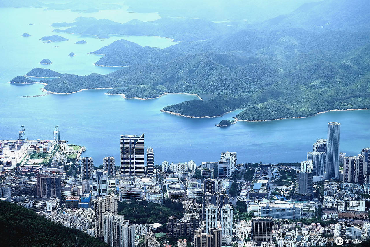 雨后深圳沙头角海湾云雾缥缈似仙境