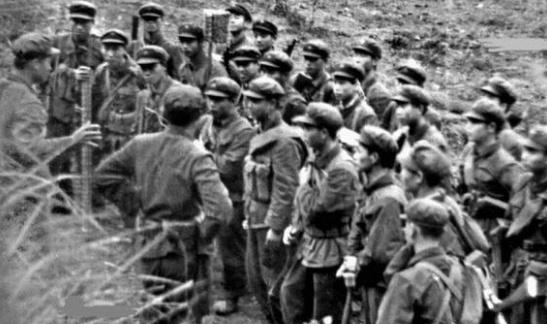 谁可以拿军旗 62676c18150b4ef598855dbd2e6a2baa.png