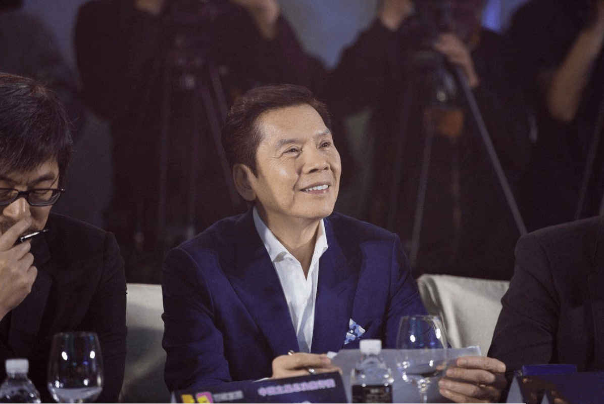 少将|原创向华强的父亲是戴笠器重的军统少将,创立新义安,后被驱逐出香港