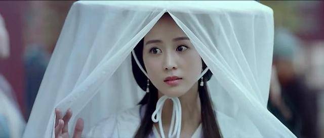 37岁的张钧甯：颜值学历双高的演技派艺人，自在