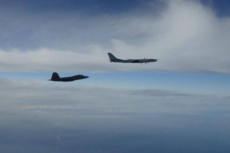 b52h对图95ms美俄轰炸机同日出动互相试探冲击防空识别区