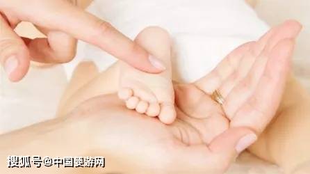 宝宝|宝宝每天都需要洗澡、游泳吗？真相来啦！婴儿游泳好处多