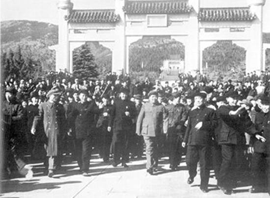「毛澤東」毛澤東中山陵謁陵為什么堅決走大道不走小路，