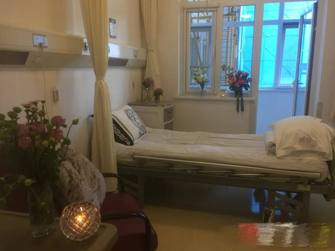 最美女明星皮肤溃烂手指发黑，放下性感包袱往