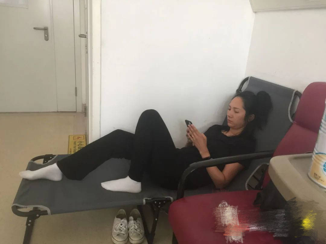 最美女明星皮肤溃烂手指发黑，放下性感包袱往